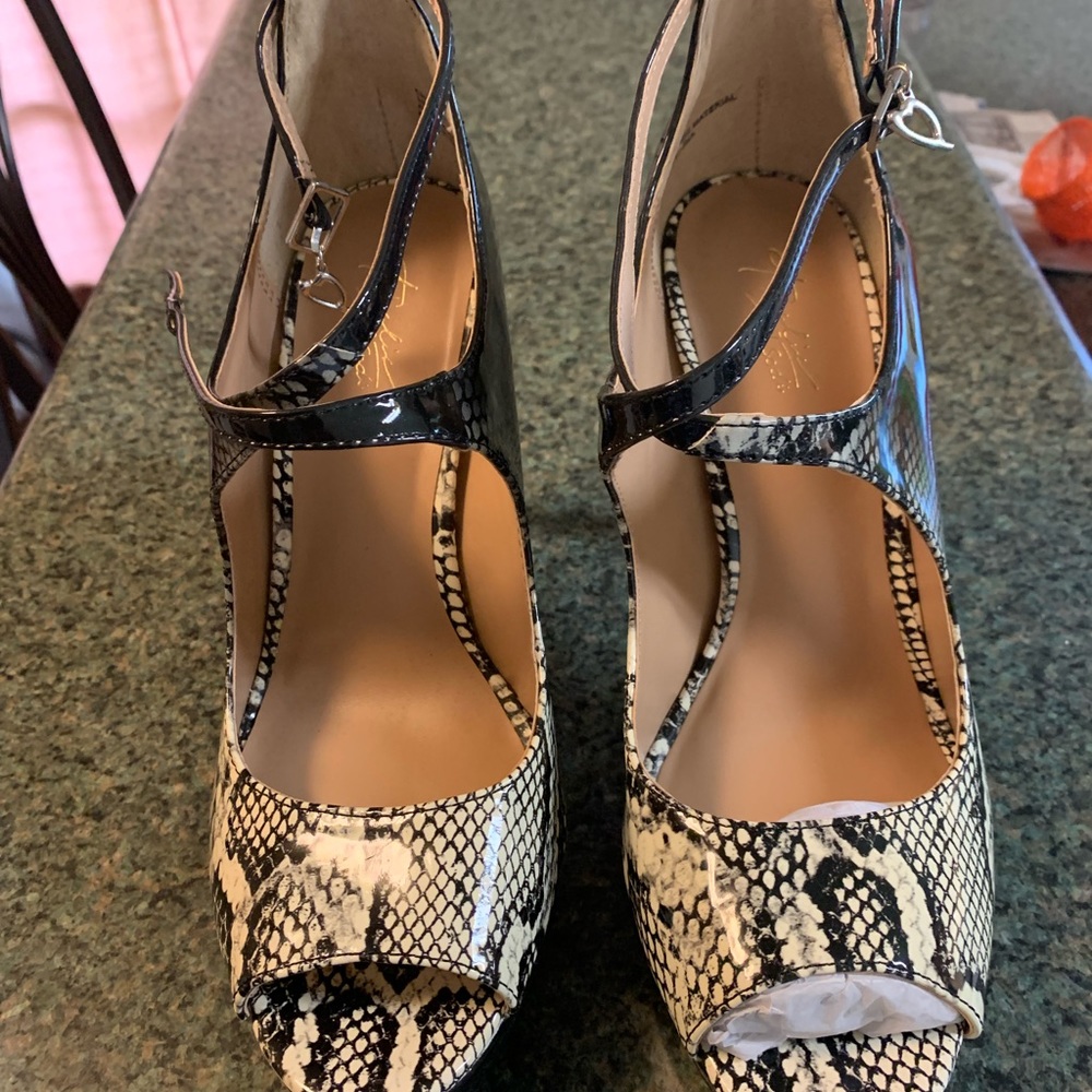 Women pumps